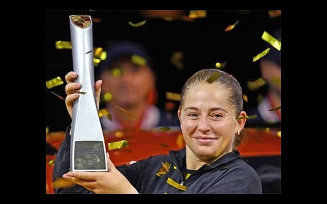  世界1位に完勝 ９度目V達成 