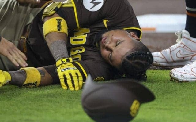 「ぞっとするような光景」3年連続首位打者の男が負傷…脳震とうでIL入り　パ軍指揮官「彼はチャンピオンの心を持っている」