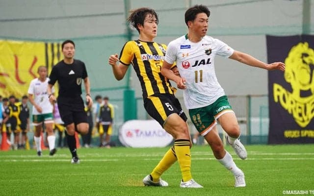 再会は“いつものグラウンド”で。久保遥夢と桑原唯斗がバチバチに繰り広げた「旧友マッチアップ」　高円宮杯プレミアリーグEAST 前橋育英高校×青森山田高校マッチレビュー