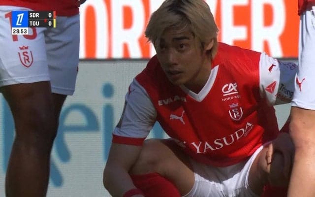 「伊東いい顔してるな」「並び最高」伊東純也＆中村敬斗の“ランス兄弟” FK直前のドアップ密談2ショットが話題「このツーショット見れただけで...」