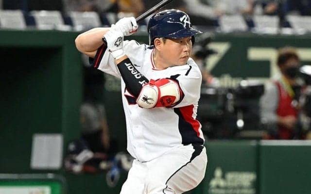 捕手が倒れ込んだのにストライク　中継席絶叫…韓国で起きた“珍事”「日本だとほぼボール」