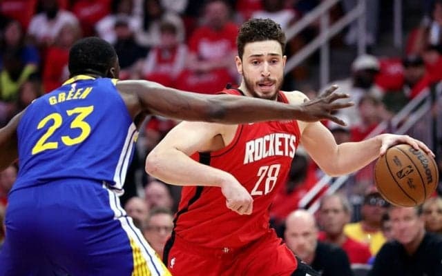 ロケッツのアルペレン・シェングンがプレーオフデビュー戦で球団2位タイの高得点を奪取