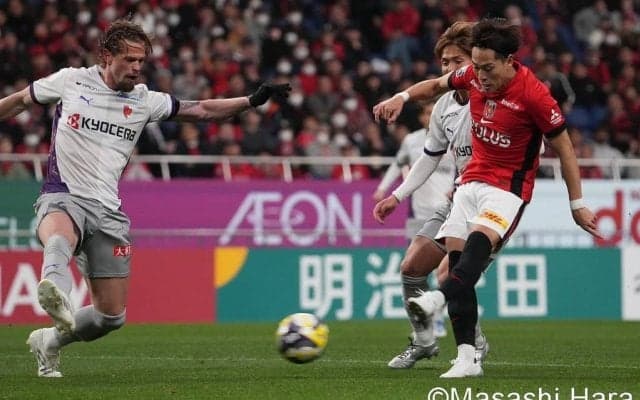 浦和レッズ｢3連勝で4位浮上｣ウラ事情と｢新たな課題｣(2)｢成功した｣1トップ起用、パス能力が｢磨かれた｣38歳、｢好調を支える｣鎌田大地のような選手