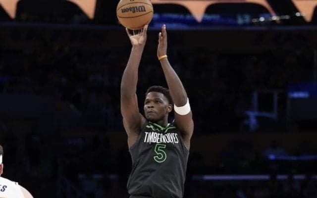 アンソニー・エドワーズに約700万円の罰金…ファンに不適切な言葉と卑猥なジェスチャー