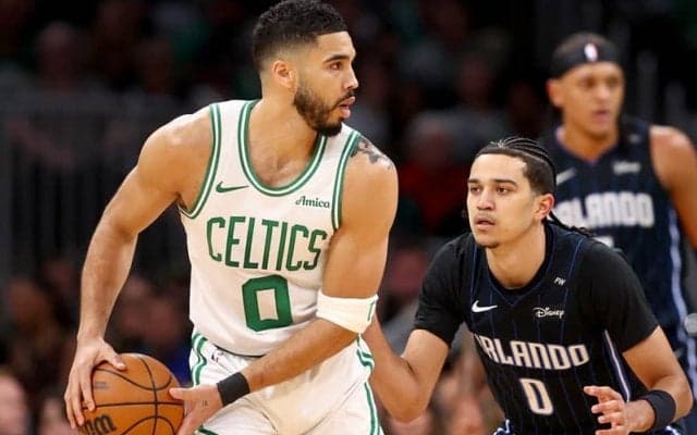 マジックとの初戦で右手首を負傷したテイタム…シリーズ第2戦の出場は微妙か