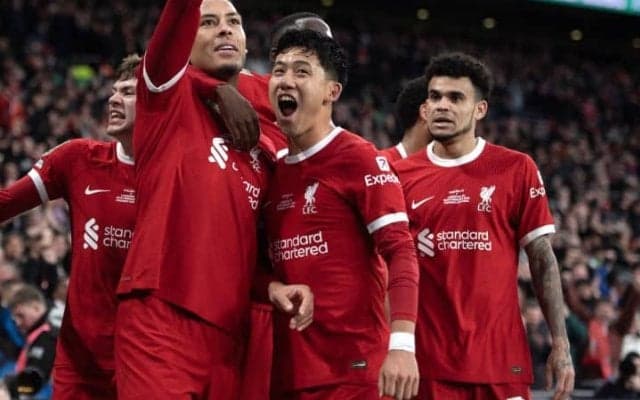 「彼がいてくれて本当に満足している」ファン・ダイクが遠藤航の貢献度を絶賛！来季以降の共闘も訴え「少なくともあと何年かは」