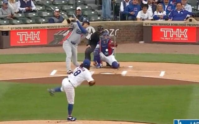 何が起きた…？ 大谷翔平の打球で“謎のハプニング”「あれ？」「なんやこれw」 野手が混乱した“変な動き”… ファン騒然「珍プレー行き」