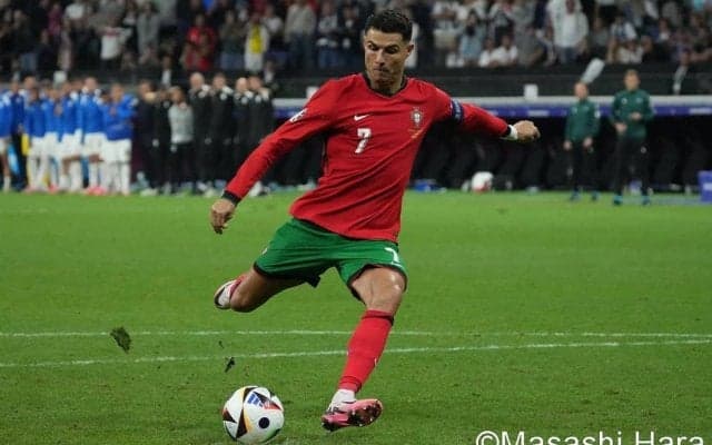 サッカー史上｢最高の監督｣は誰か?(1)カントナ、ベッカム、クリロナを指揮した｢1239勝の名将｣、そのレジェンドを超える名声を築いた｢モダン・サッカーの父｣