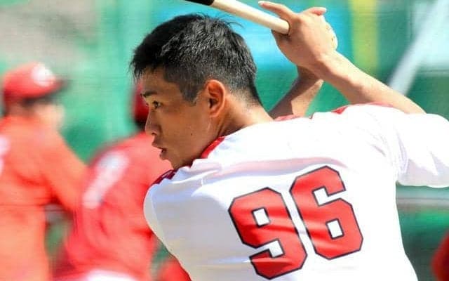 広島・中村奨成がチームに勢い　今季初1番の起用で3季ぶり3安打