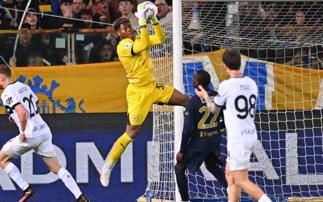 「ペナルティエリアの達人」「何でも上手くやる」2試合連続クリーンシートの鈴木彩艶が高評価、ユベントスを完封「完璧に仕上げた」