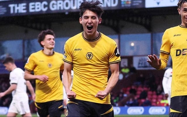 東京生まれの17歳MFがウォルバーハンプトンとプロ契約！ U-17イングランド代表としてもプレー