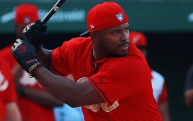 元ド軍の“悪童”が「バットを持ったまま怒りを爆発させた」韓国リーグで「1試合5死球」の大荒れゲームで主役に