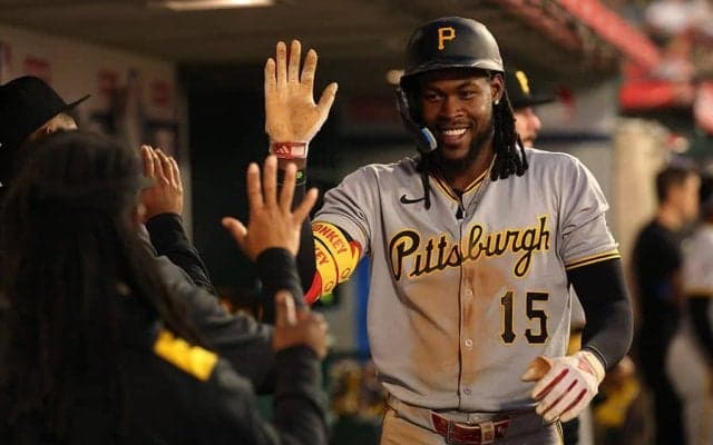 着弾地点に衝撃「滅多に見ない」　“大谷超え”怪物のHRにドン引き「飛びすぎ」