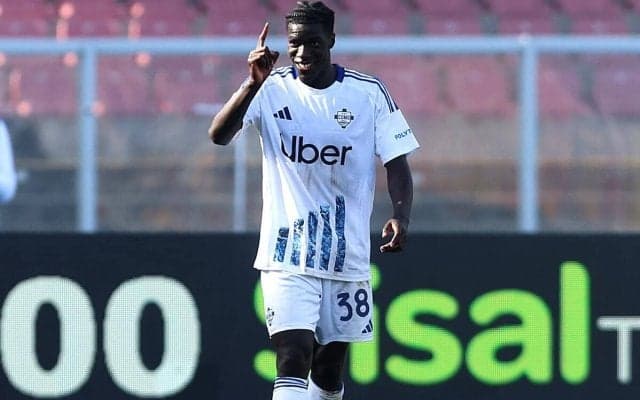 コモの逸材FWアサネ・ディアオが右足の手術で今季絶望に…ユナイテッドが関心も移籍に影響か