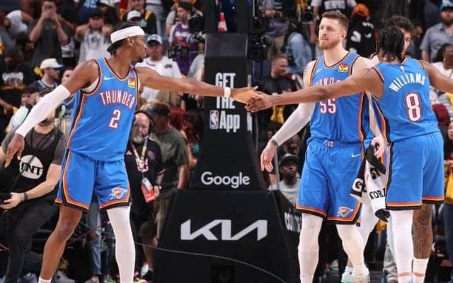 サンダーが3連勝で1回戦突破に王手…グリズリーズは最大29点リードを守りきれず