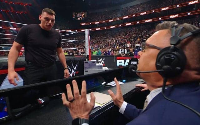 「ナメとるんか？」屈強レスラー、実況を“締め落とす”前代未聞の事態 “素人乱入”でリングサイドは大混乱