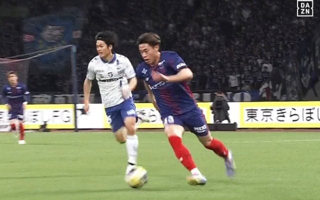 Ｊリーグで衝撃弾！「三笘薫2世」の“70m爆走ゴラッソ”が「年間ベストゴール候補」「これだからドリブル無双系選手はやめられない」「ベイルを思い出した」俵積田晃太に称賛続々