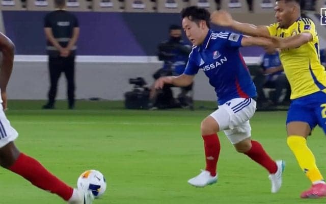 横浜FM、アル・ナスルに1ー4完敗でACLEベスト8敗退…途中出場の渡辺皓太が一矢報いるも痛恨退場　C・ロナウドはダメ押し弾で存在感