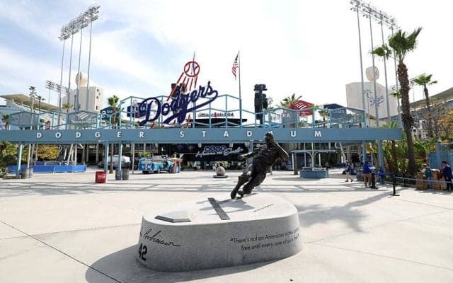 ド軍“球場グルメ”に米賛否　1個5760円…サイズ感“バグ”「高すぎる」「食べたくない」