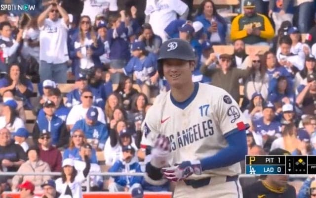 大谷翔平、爆速ツーベースで“いつもより激しめ”塁上リアクションが話題…不振脱出の兆し見せる快音にファン安堵「ご機嫌だな」