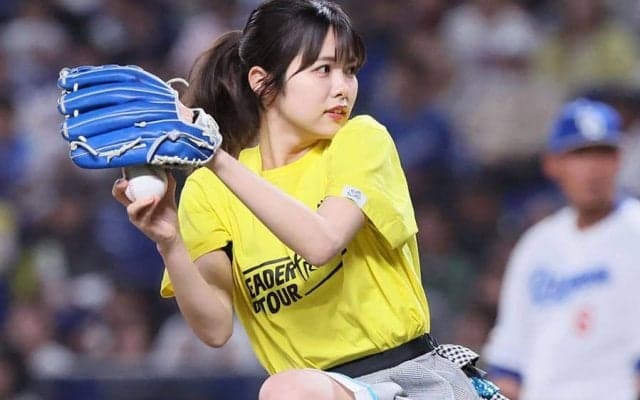 ミニスカひらり→豪快ノーバウンド投球「綺麗すぎ！」　名古屋に舞い降りた“美女神”に興奮