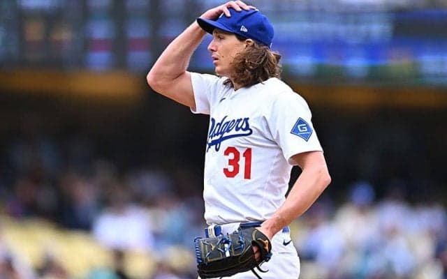 緊急降板のグラスノーは右肩違和感…球団発表　2回の投球練習中に異変を訴える