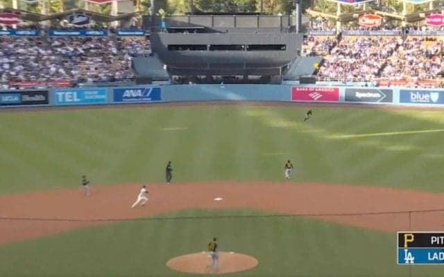 「油断した？」大谷翔平の爆足で“まさかの展開”… 相手野手の一瞬の隙をついて“爆速タッチアップ”「マジかよ！」「速すぎるw」