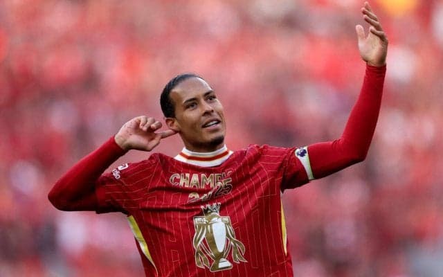 リバプールを初めて外国人主将としてリーグ優勝に導いたファン・ダイク｢これから数週間、この栄誉を心ゆくまで満喫しよう｣