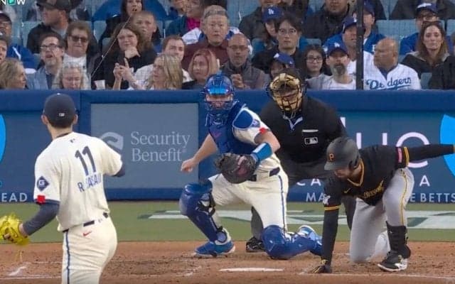 もうワケわからん！ 佐々木朗希の魔球で“まさかの光景”「怖っ」「どうした」 打者が崩れ落ちる… 急落下する落ち球に“膝つき三振”