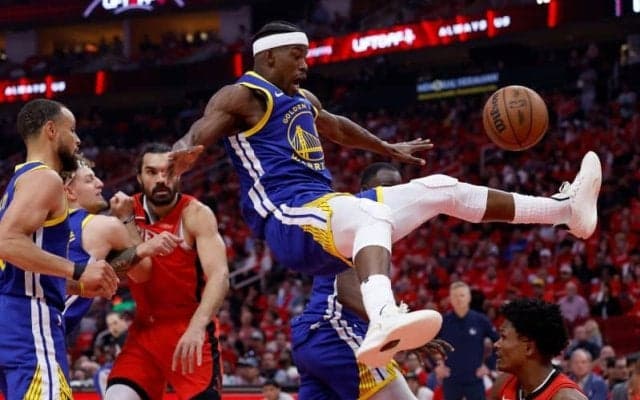 臀部負傷で第3戦欠場のジミー・バトラー、第4戦は出場に向け調整中か…現地報道