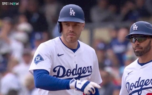 ショウヘイ帰ってこい！ フリーマンのデコルテポーズが渋すぎる…MVPトリオだけで「あっという間に追いついた」同点劇に絶賛続出