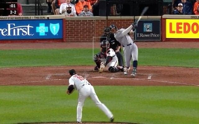 気迫の投球！ 菅野智之、真っ向勝負で“最強ジャッジ斬り”「カッコよすぎ」「巨人のエースやぞ？」 急速落下する魔球で“空振り三振”