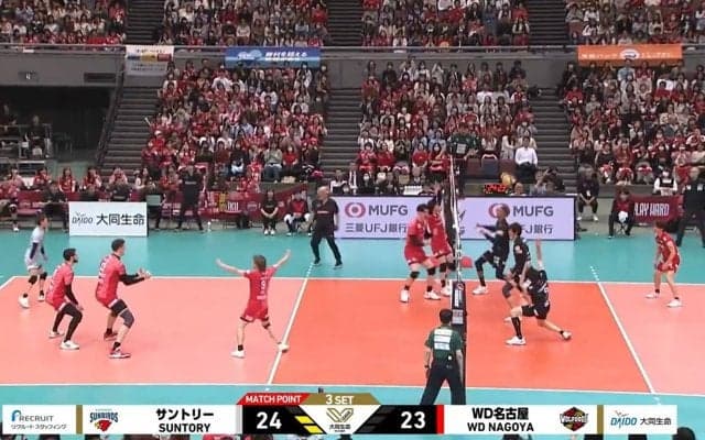 えっ？ 男子バレーで“珍事” 大エースがネットで… 渾身のバックアタックで悔しさダダ漏れ