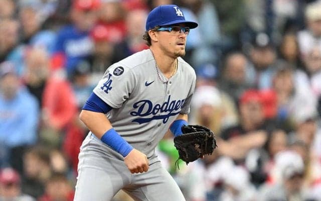 ドジャース戦で珍事　両軍とも野手がマウンドへ…13点リードでキケが登板、本拠地大盛り上がり