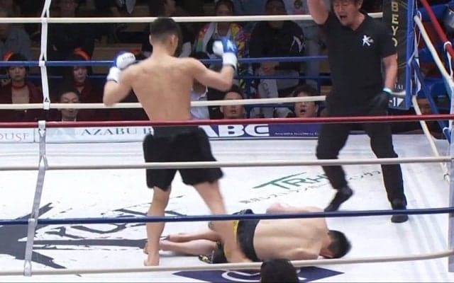 “秒”で担架投入の“一撃”カウンターKO 東大卒の官僚ファイター、予期せぬ結末に「担架！ 担架！」「大丈夫かよ…」心配の声相次ぐ