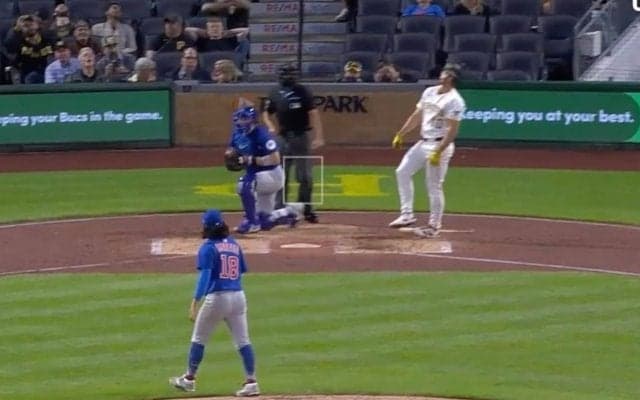 どうした…？ 今永昇太の魔球に“打者が激怒”「そりゃキレる」 “見逃し三振”で怒り爆発→バッティング手袋を破り捨てる「初めて見たw」「怖すぎる」