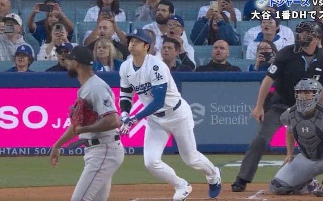 何故、そこに投げた！？ 大谷翔平、“まさかの一撃”「ウソだろw」「考えられない」 CY賞右腕の“初球マン振り”→いきなり184キロ“先頭打者弾丸アーチ”