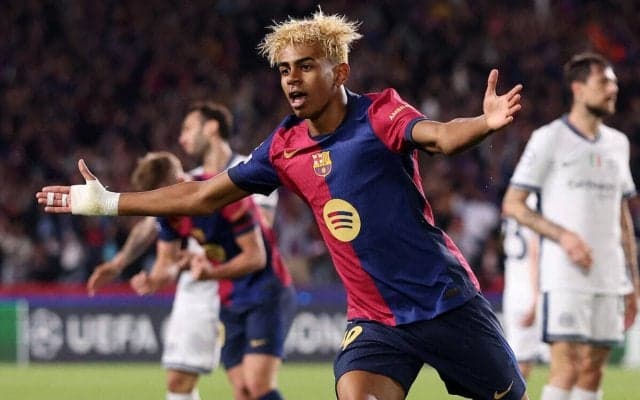 ヤマルのゴラッソにダンフリースのドッピエッタ、ド派手な打ち合いは3-3ドローで決着は2ndレグへ【CL】