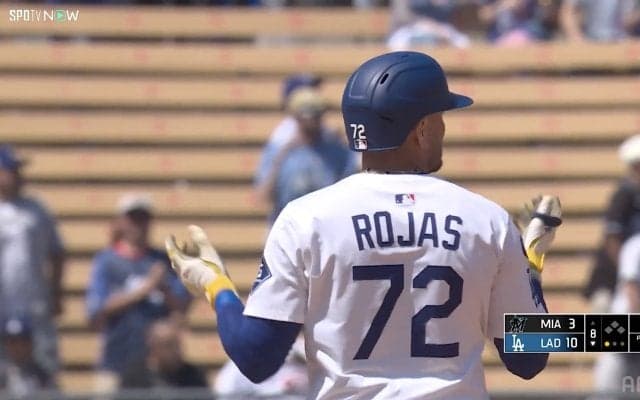 「捕っちゃったね」ドジャース戦“珍事”の裏でロハスも憮然 繰り広げられた異様光景「違う違う、そうじゃない」ファン騒然、球場はどよめき