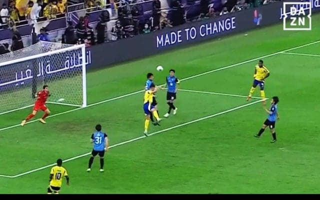 仰天！ 高井幸大、C・ロナウドに“ヘディングバトル勝利”でファン大沸騰「ロナウドより高く飛んだのえぐい」「40歳vs20歳すげえ」「海外移籍とW杯行きは確実」