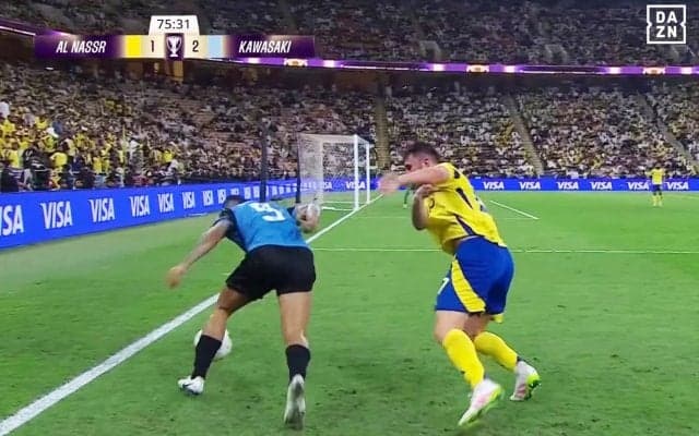 「死んだふり作戦（笑）」川崎FWの“騙し討ち急加速ドリブル”にファン驚愕！「エリソンの緩急に惚れた」「マリーシアお上手」「急に神に」決勝点アシストの一部始終【ACLE】