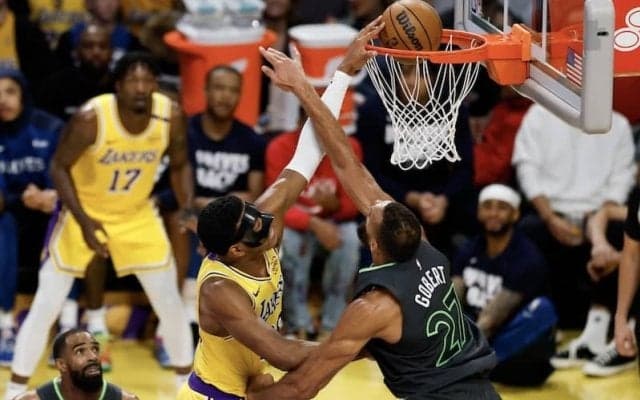 レイカーズがウルブズに敗れてプレーオフ敗退…八村塁は5本の3Pを含む23得点と奮闘