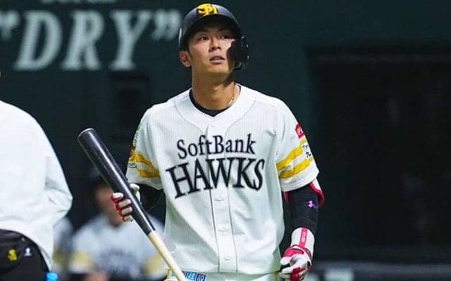 鷹にまたも激震　右肘死球の今宮が登録抹消…開幕オーダーから8人が姿消す“超異常事態”