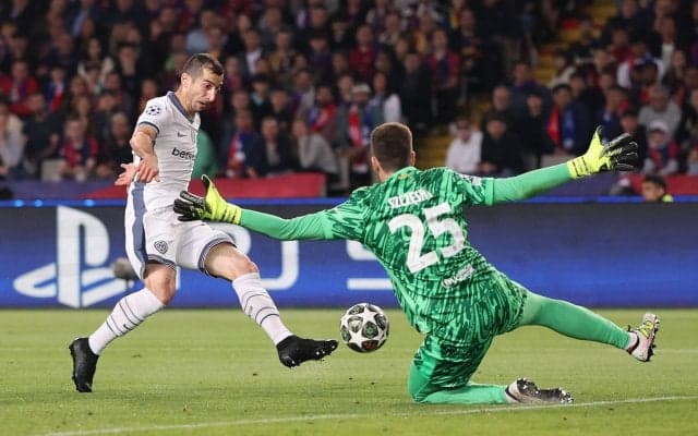 「一生考え続けるかも」勝ち越しチャンスを逃したムヒタリアン、バルサとの2ndレグへ「何が起こるかは分からない」