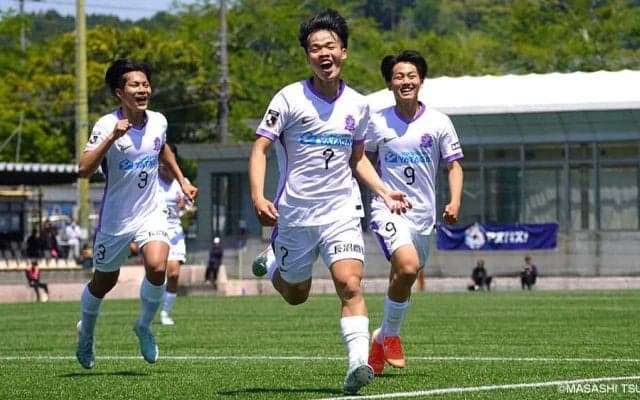 沖縄からやってきた紫のレフティモンスター、覚醒間近。山里謙心が鮮やかに叩き出したプレミア初ゴールの感慨　高円宮杯プレミアリーグWEST 静岡学園高校×サンフレッチェ広島F.Cマッチレビュー