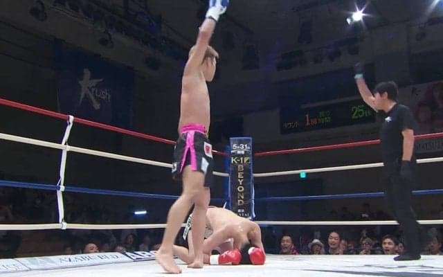 「何が起きた？」「ローブローでしょ」突然の悶絶ダウン、衝撃KOに「空手エグい」ファン驚きと困惑…超脱力系でも破壊力抜群の“一撃”に騒然