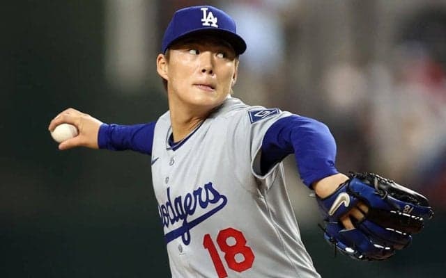 山本由伸が2度もヒヤリ…171キロ弾丸ピッチャー返しを好捕　初回も強烈打球に襲われる