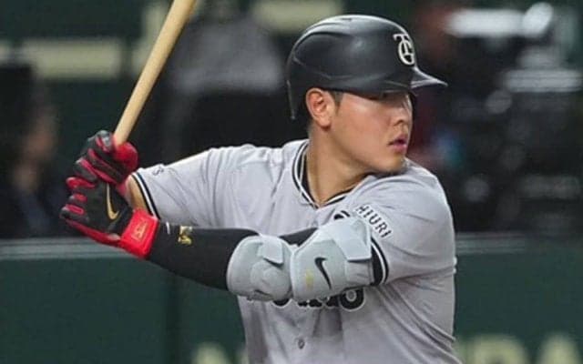 巨人戦で珍事、岡本の二塁打が“消滅”…一瞬ベース離れアウトに　リプレー検証で判定覆る