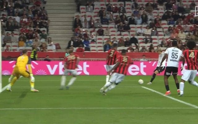 まじかよ！伊東純也不在の“ランス兄弟”が猛烈波状攻撃！中村敬斗＆関根大輝の“弟”コンビが連続シュートでゴール強襲の瞬間