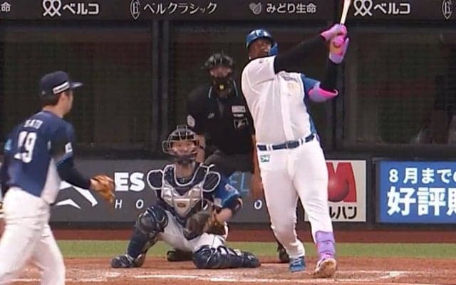 “変貌”した助っ人が超特大3ラン「飛距離どうなってんだ」　上段へ消えた打球にX騒然「神すぎ」
